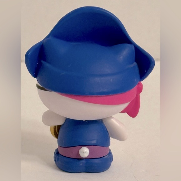 Sanrio Hello Kitty Pirate Figurine, Series 1 - Picture 4 of 9